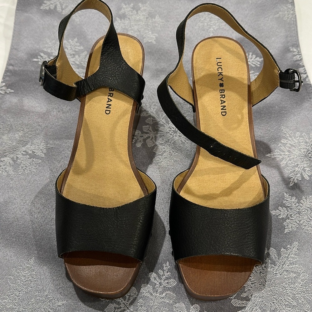 Lucky Brand Zashti Wedge Sandals Black Leather Studded Retro 8.5